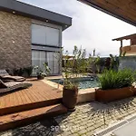 Casa Com Piscina Proxima A Praia Jde792